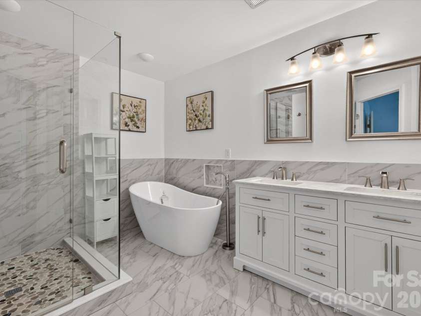 10304 Berkeley Pond Drive, Charlotte, NC 28277.  MLS# CAR4426622, YatesRealty ID 54611. 