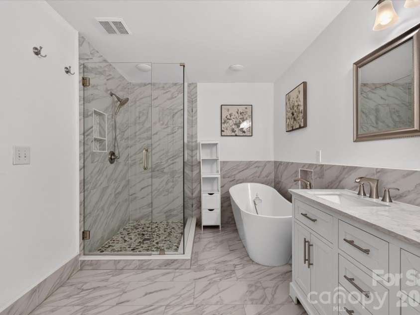 10304 Berkeley Pond Drive, Charlotte, NC 28277.  MLS# CAR4426622, YatesRealty ID 54611. 