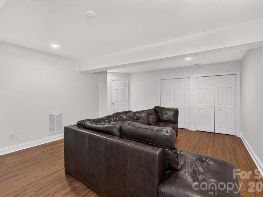 10304 Berkeley Pond Drive, Charlotte, NC 28277.  MLS# CAR4426622, YatesRealty ID 54611. 