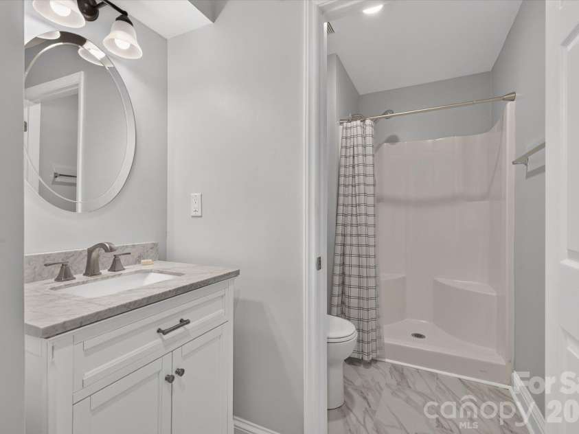 10304 Berkeley Pond Drive, Charlotte, NC 28277.  MLS# CAR4426622, YatesRealty ID 54611. 