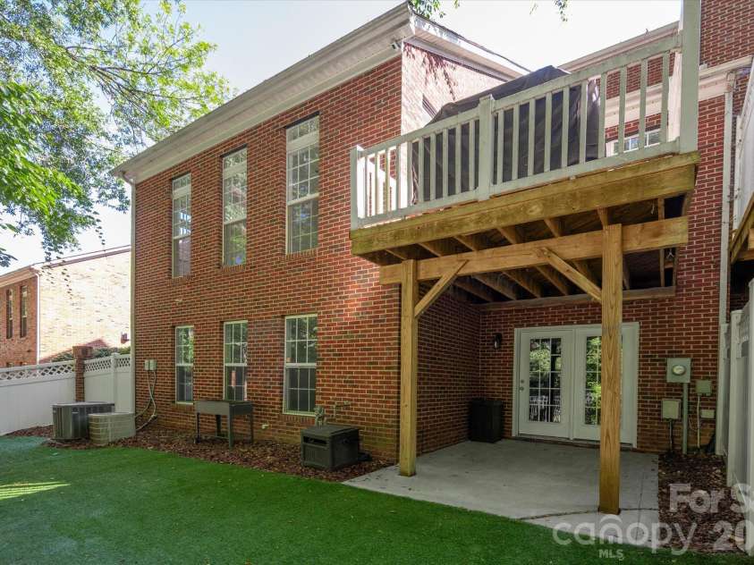 10304 Berkeley Pond Drive, Charlotte, NC 28277.  MLS# CAR4426622, YatesRealty ID 54611. 