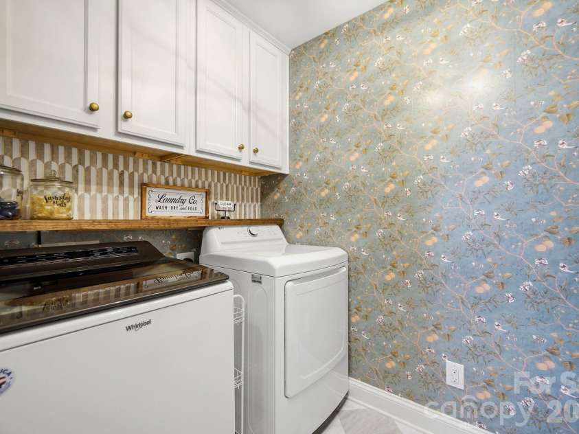 612 Highland Ridge Point, Clover, SC 29710.  MLS# CAR4424384, YatesRealty ID 54612. 2nd floor laundry with gorgeous wallpaper