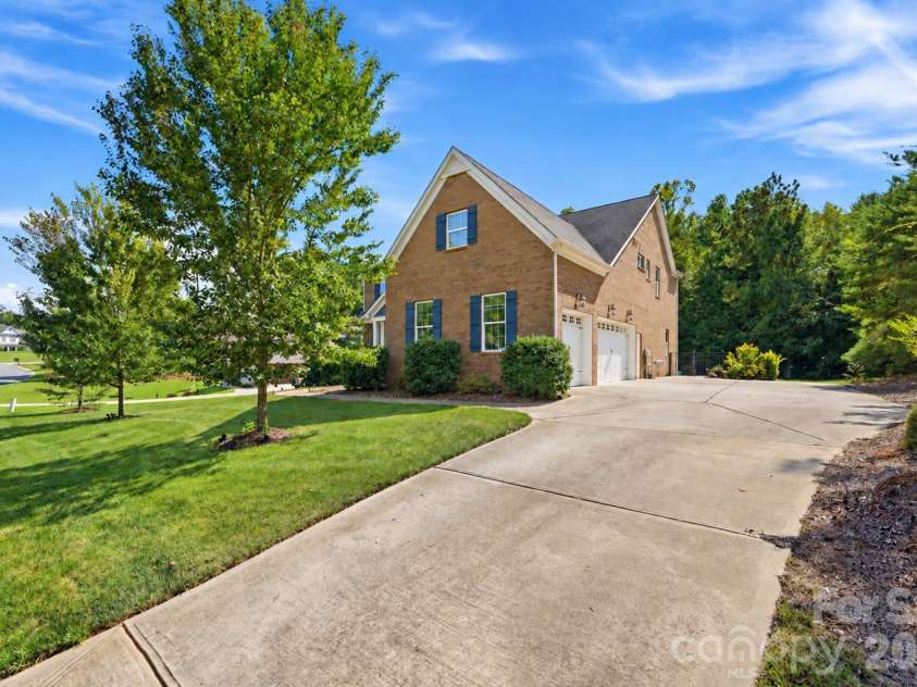 612 Highland Ridge Point, Clover, SC 29710.  MLS# CAR4424384, YatesRealty ID 54612. 