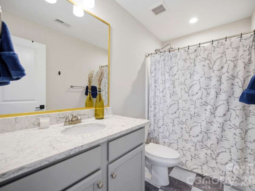 612 Highland Ridge Point, Clover, SC 29710.  MLS# CAR4424384, YatesRealty ID 54612. Full bath 2/ensuite to bedroom 2