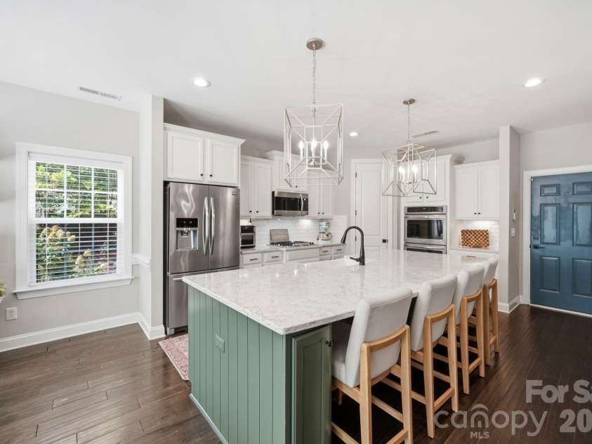 612 Highland Ridge Point, Clover, SC 29710.  MLS# CAR4424384, YatesRealty ID 54612. Fully appointed with double ovens and gas range