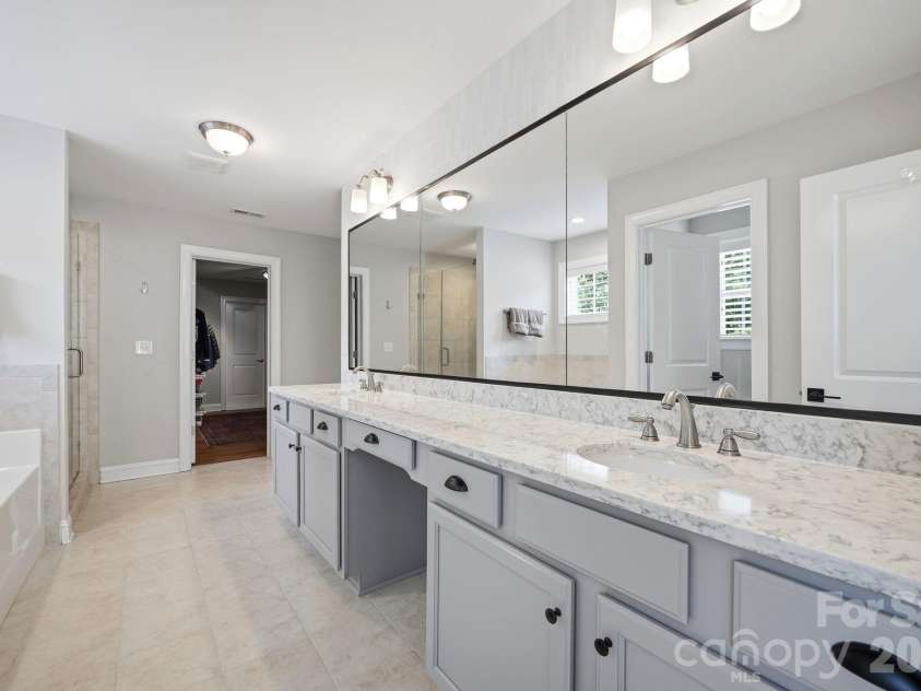 612 Highland Ridge Point, Clover, SC 29710.  MLS# CAR4424384, YatesRealty ID 54612. Huge counterspace in primary bath