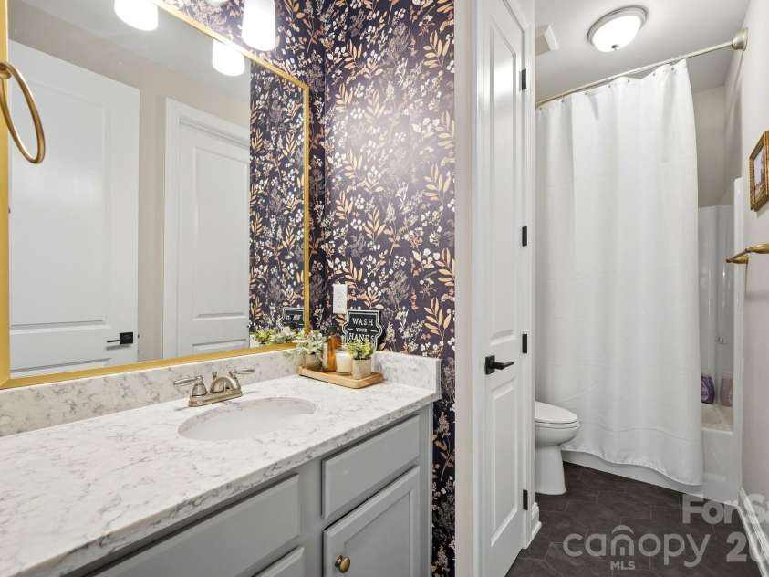 612 Highland Ridge Point, Clover, SC 29710.  MLS# CAR4424384, YatesRealty ID 54612. Main level full bath