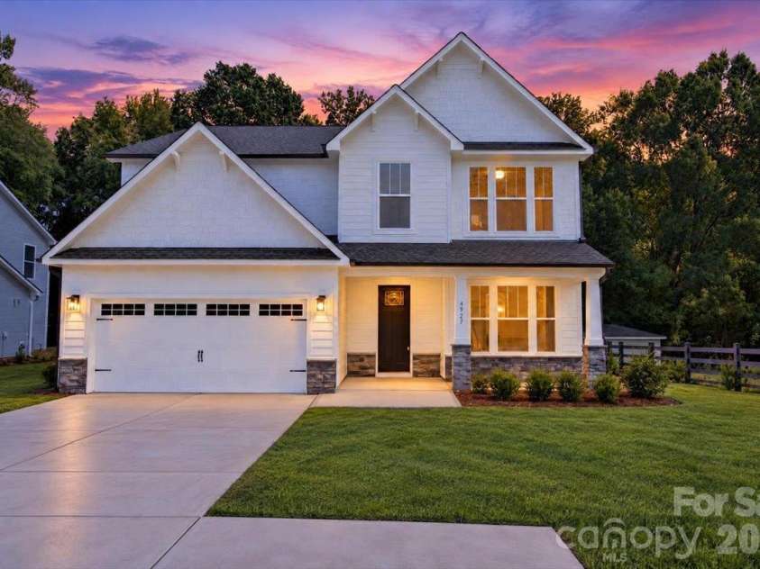 4927 Potter Road, Matthews, NC 28104.  MLS# CAR4430466, YatesRealty ID 54614. 