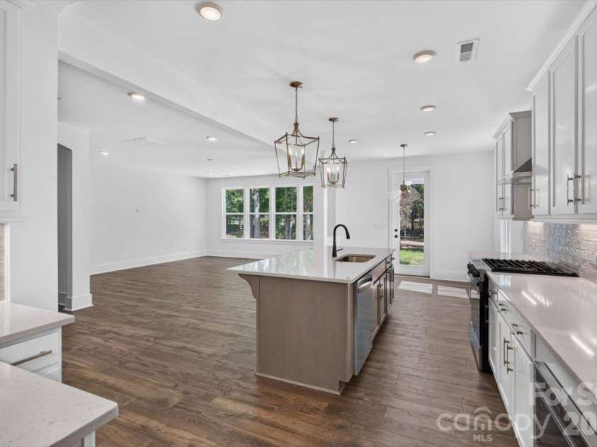 4927 Potter Road, Matthews, NC 28104.  MLS# CAR4430466, YatesRealty ID 54614. 