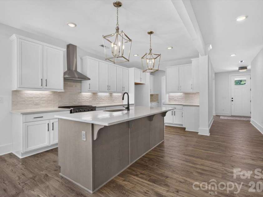 4927 Potter Road, Matthews, NC 28104.  MLS# CAR4430466, YatesRealty ID 54614. 