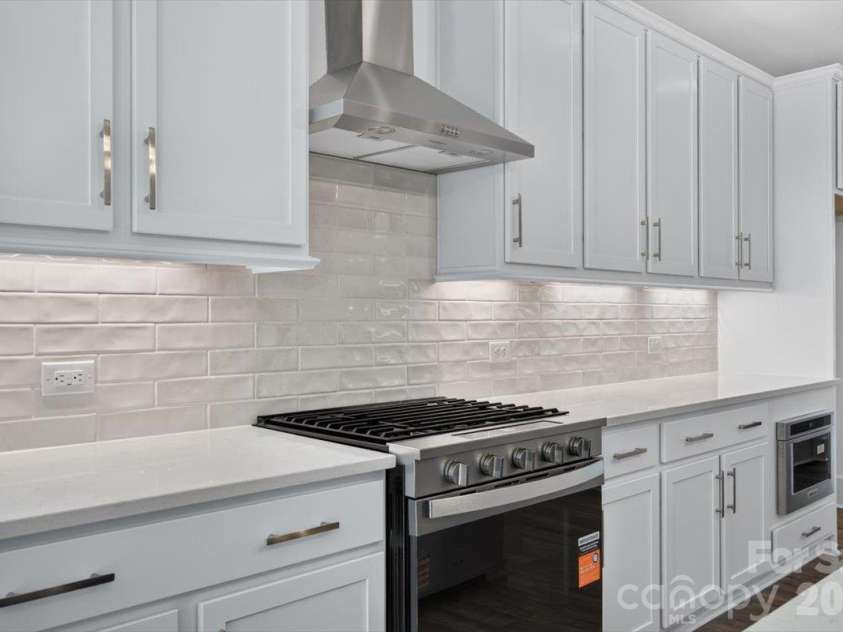 4927 Potter Road, Matthews, NC 28104.  MLS# CAR4430466, YatesRealty ID 54614. 