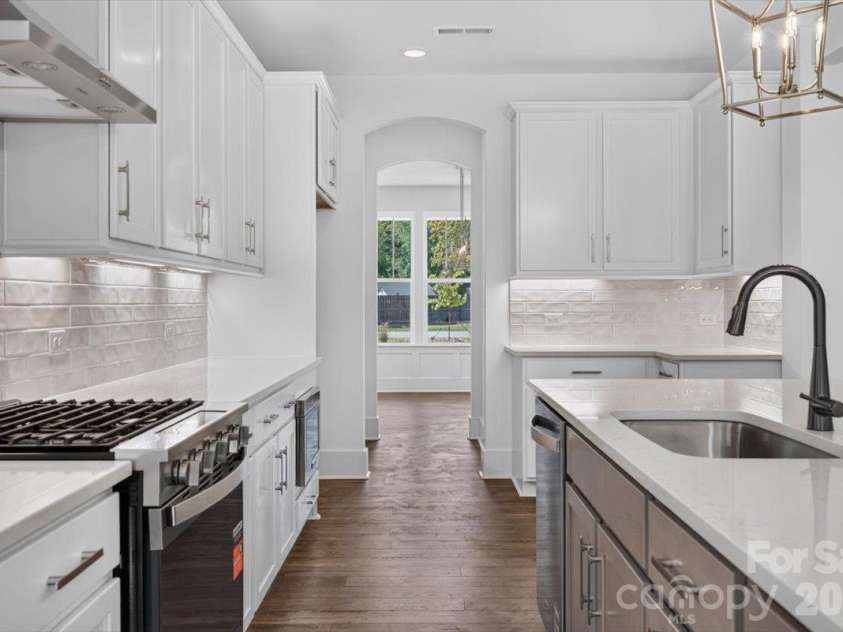 4927 Potter Road, Matthews, NC 28104.  MLS# CAR4430466, YatesRealty ID 54614. 
