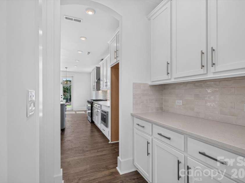 4927 Potter Road, Matthews, NC 28104.  MLS# CAR4430466, YatesRealty ID 54614. 