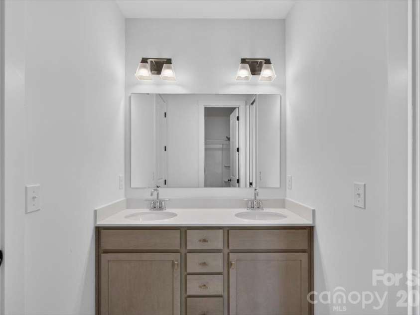 4927 Potter Road, Matthews, NC 28104.  MLS# CAR4430466, YatesRealty ID 54614. 