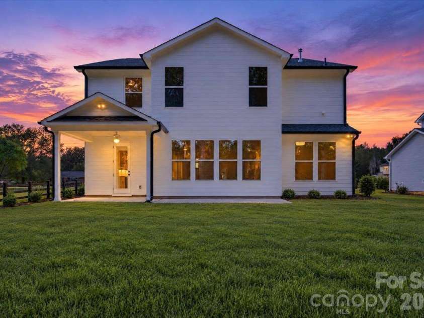 4927 Potter Road, Matthews, NC 28104.  MLS# CAR4430466, YatesRealty ID 54614. 