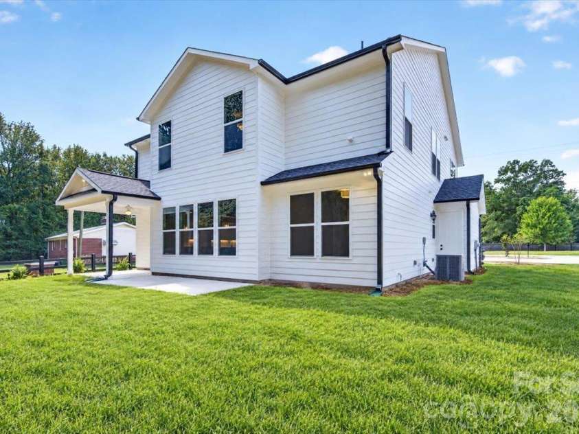 4927 Potter Road, Matthews, NC 28104.  MLS# CAR4430466, YatesRealty ID 54614. 
