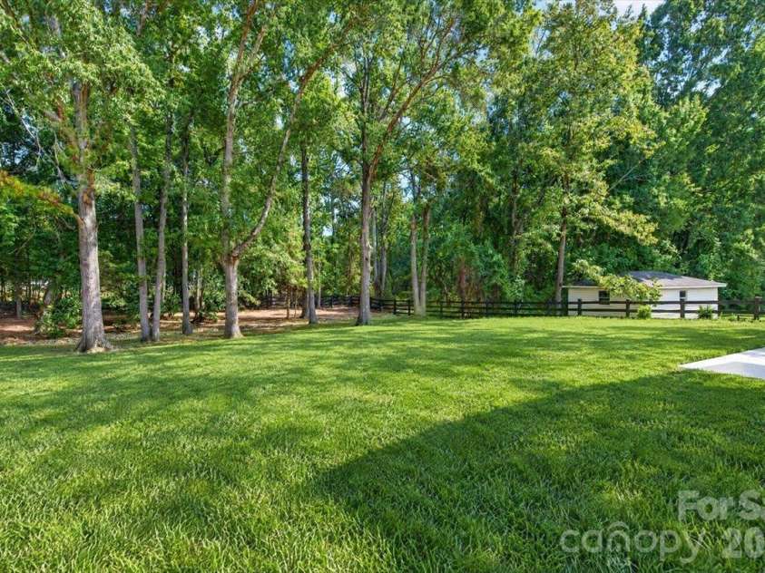 4927 Potter Road, Matthews, NC 28104.  MLS# CAR4430466, YatesRealty ID 54614. 