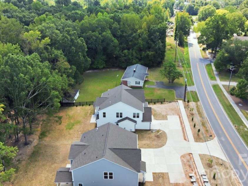 4927 Potter Road, Matthews, NC 28104.  MLS# CAR4430466, YatesRealty ID 54614. 
