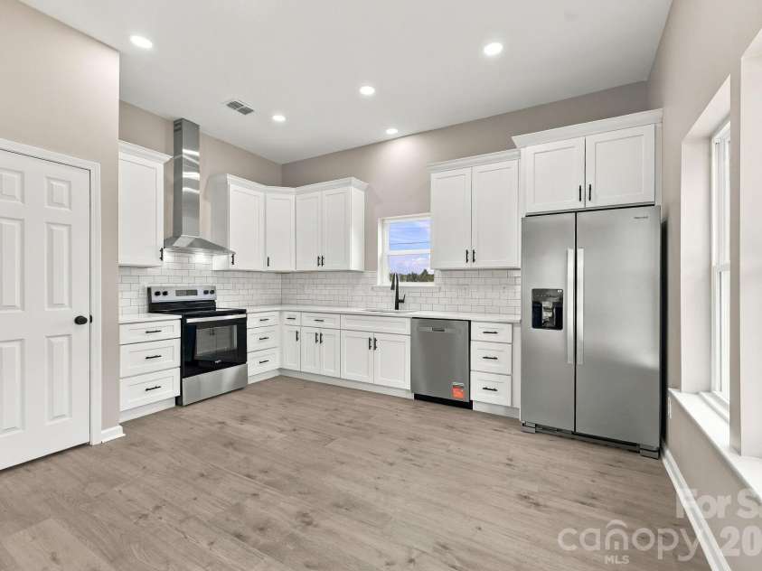 1211 Glenwood Avenue, Salisbury, NC 28146.  MLS# CAR4431115, YatesRealty ID 54615. Kitchen