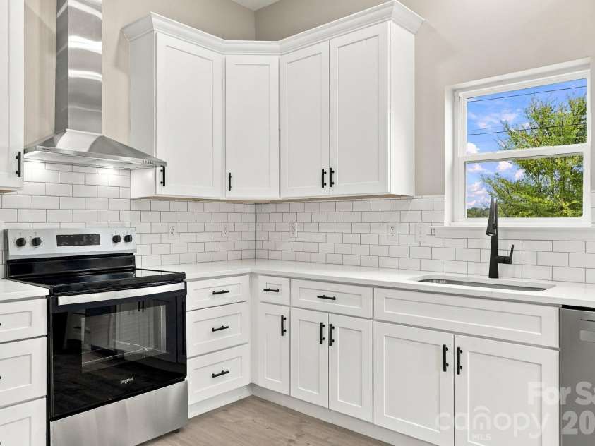 1211 Glenwood Avenue, Salisbury, NC 28146.  MLS# CAR4431115, YatesRealty ID 54615. Kitchen