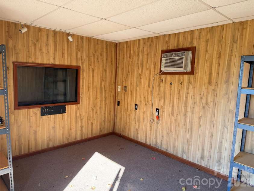 1025 29th Street Place, Conover, NC 28613.  MLS# CAR4427528, YatesRealty ID 54619. 