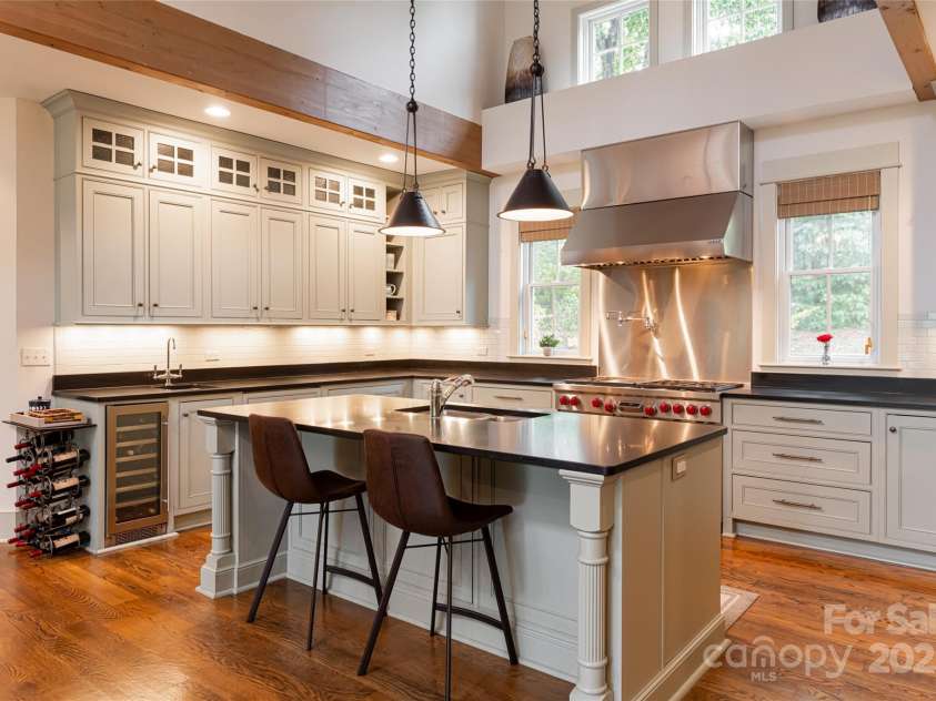 195 Meadow Creek Drive, Weaverville, NC 28787.  MLS# CAR4245670, YatesRealty ID 5462. Oversized island