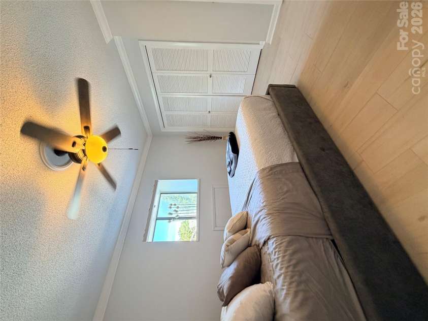 26 11th Avenue, Hickory, NC 28601.  MLS# CAR4431120, YatesRealty ID 54620. 