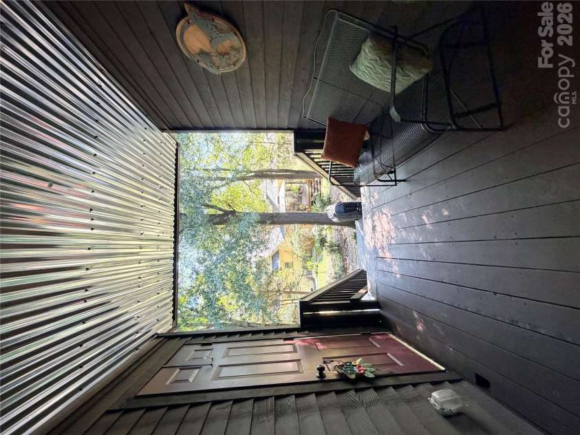 26 11th Avenue, Hickory, NC 28601.  MLS# CAR4431120, YatesRealty ID 54620. 