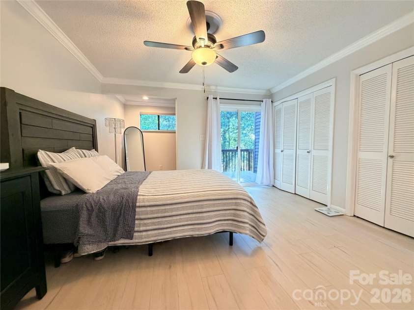 26 11th Avenue, Hickory, NC 28601.  MLS# CAR4431120, YatesRealty ID 54620. 