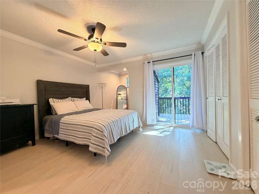26 11th Avenue, Hickory, NC 28601.  MLS# CAR4431120, YatesRealty ID 54620. 
