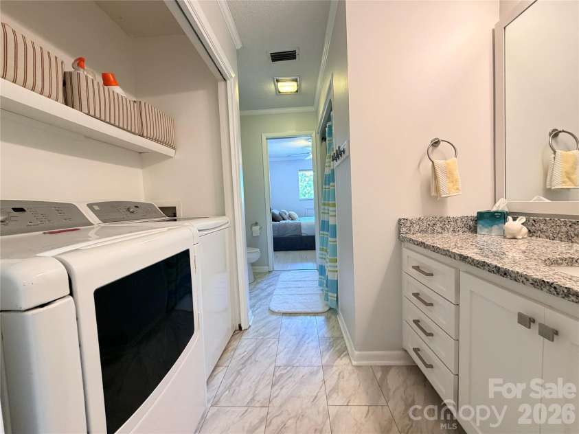 26 11th Avenue, Hickory, NC 28601.  MLS# CAR4431120, YatesRealty ID 54620. 