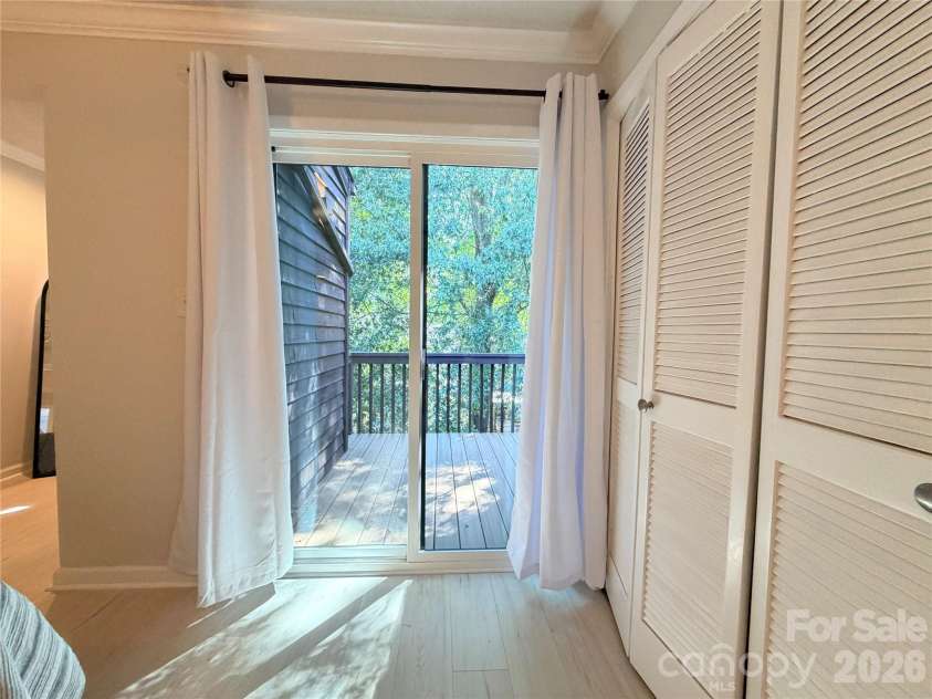 26 11th Avenue, Hickory, NC 28601.  MLS# CAR4431120, YatesRealty ID 54620. 