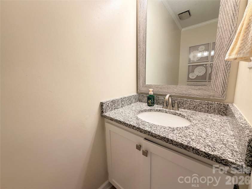 26 11th Avenue, Hickory, NC 28601.  MLS# CAR4431120, YatesRealty ID 54620. 