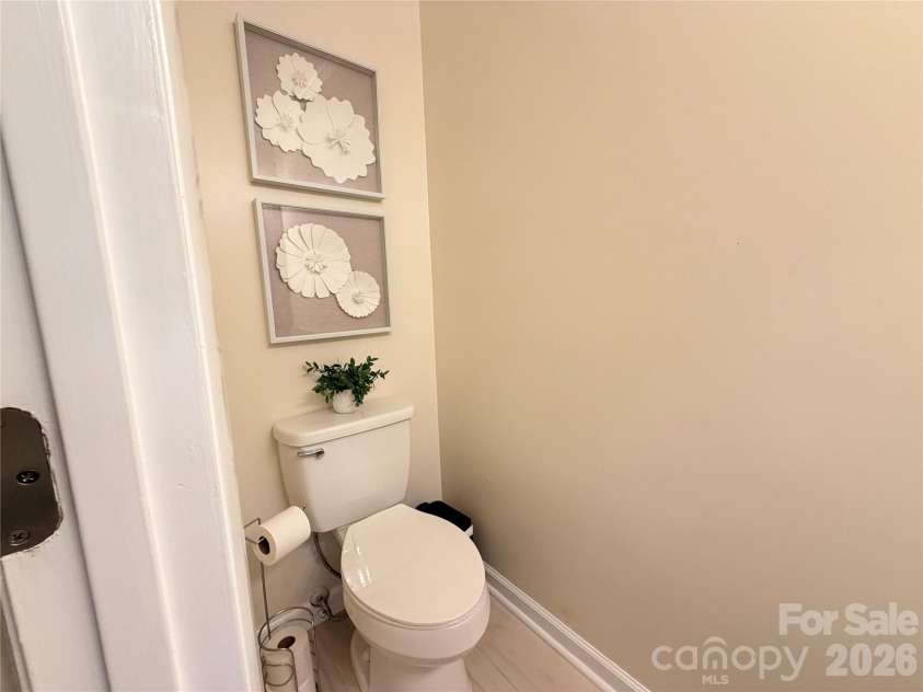 26 11th Avenue, Hickory, NC 28601.  MLS# CAR4431120, YatesRealty ID 54620. 