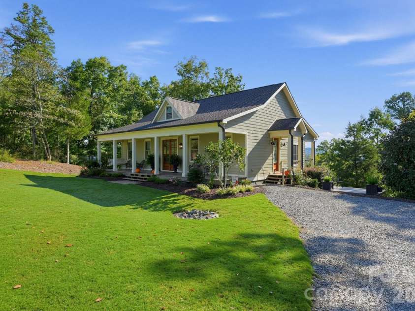 180 Duck Cove Road, Belmont, NC 28012.  MLS# CAR4431130, YatesRealty ID 54621. 