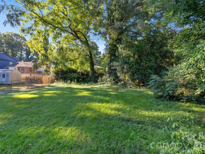2019 St Mark Street, Charlotte, NC 28216.  MLS# CAR4422684, YatesRealty ID 54622. 