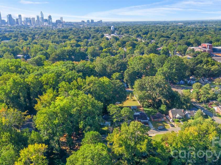 2019 St Mark Street, Charlotte, NC 28216.  MLS# CAR4422684, YatesRealty ID 54622. 