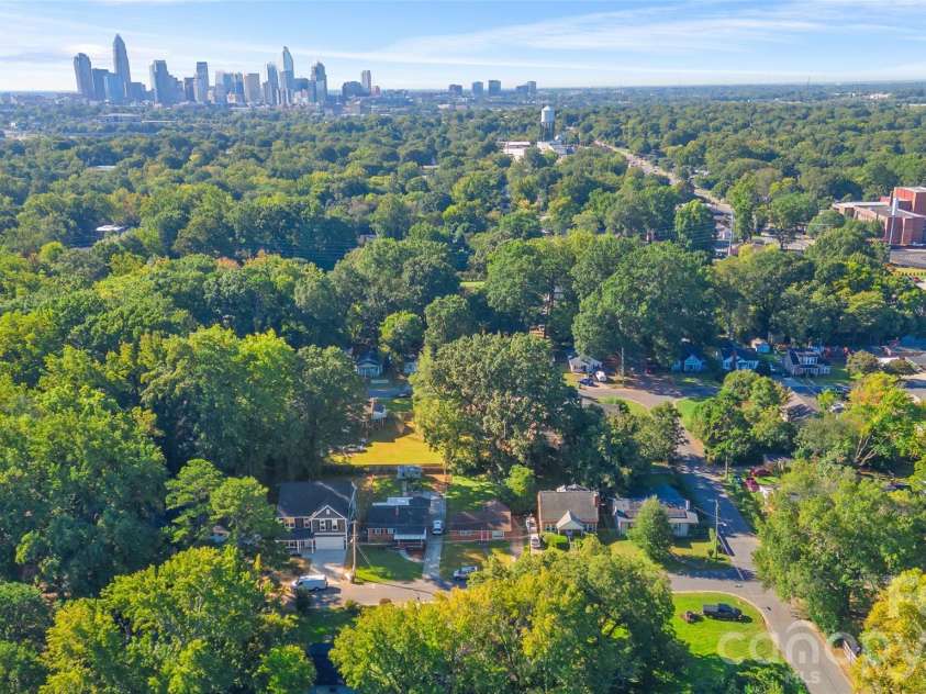 2019 St Mark Street, Charlotte, NC 28216.  MLS# CAR4422684, YatesRealty ID 54622. 