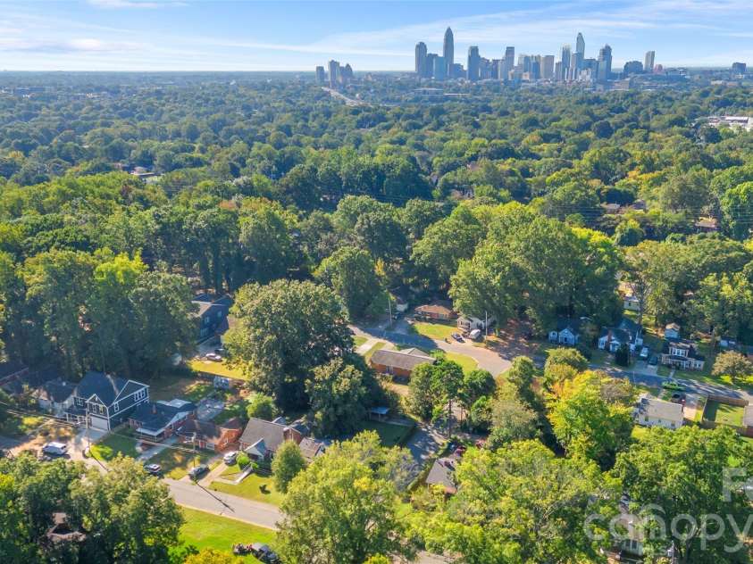 2019 St Mark Street, Charlotte, NC 28216.  MLS# CAR4422684, YatesRealty ID 54622. 
