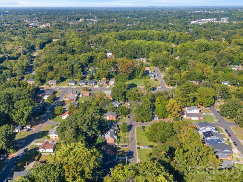 2019 St Mark Street, Charlotte, NC 28216.  MLS# CAR4422684, YatesRealty ID 54622. 