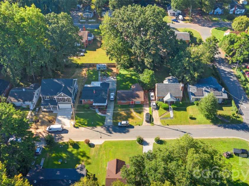2019 St Mark Street, Charlotte, NC 28216.  MLS# CAR4422684, YatesRealty ID 54622. 