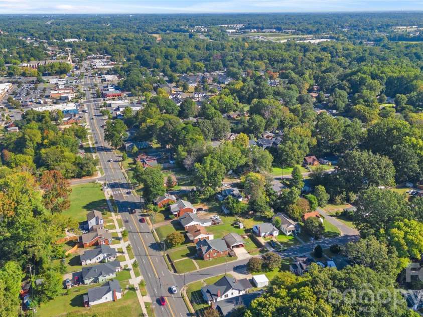 2019 St Mark Street, Charlotte, NC 28216.  MLS# CAR4422684, YatesRealty ID 54622. 