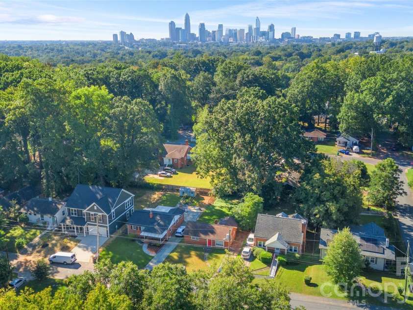 2019 St Mark Street, Charlotte, NC 28216.  MLS# CAR4422684, YatesRealty ID 54622. 