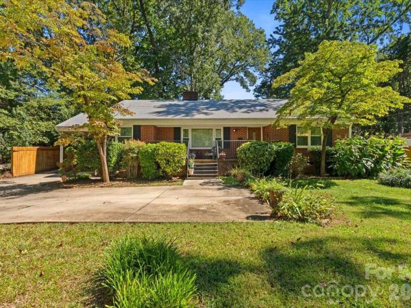 1720 Flynwood Drive, Charlotte, NC 28205.  MLS# CAR4429718, YatesRealty ID 54625. 