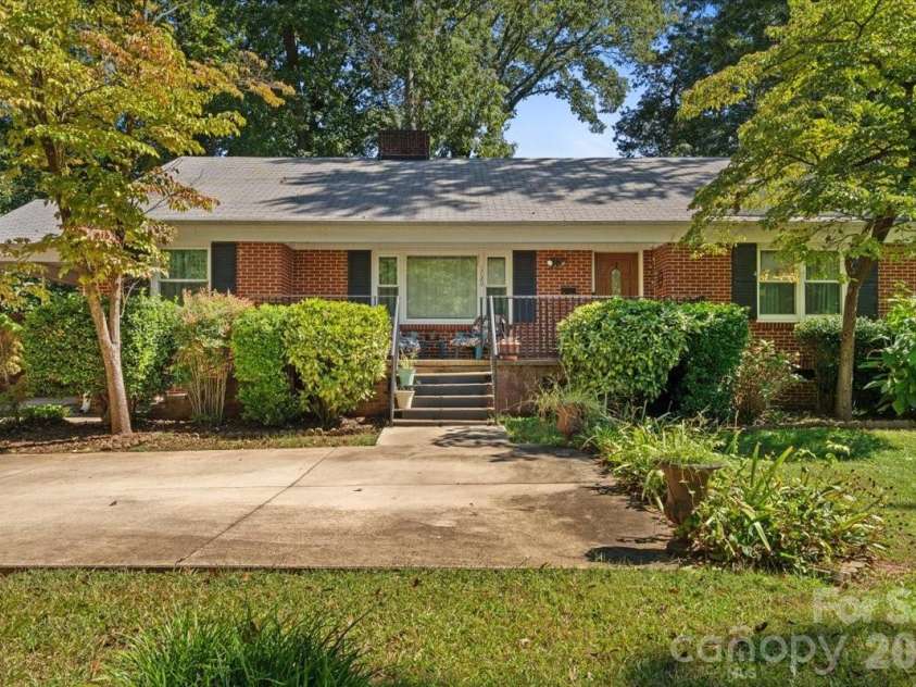 1720 Flynwood Drive, Charlotte, NC 28205.  MLS# CAR4429718, YatesRealty ID 54625. 