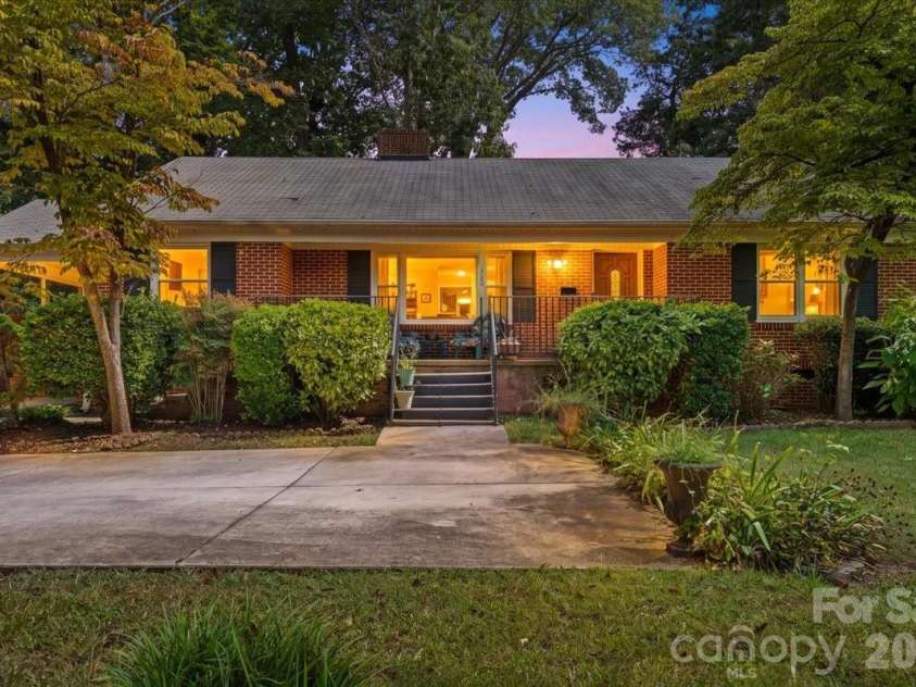 1720 Flynwood Drive, Charlotte, NC 28205.  MLS# CAR4429718, YatesRealty ID 54625. 