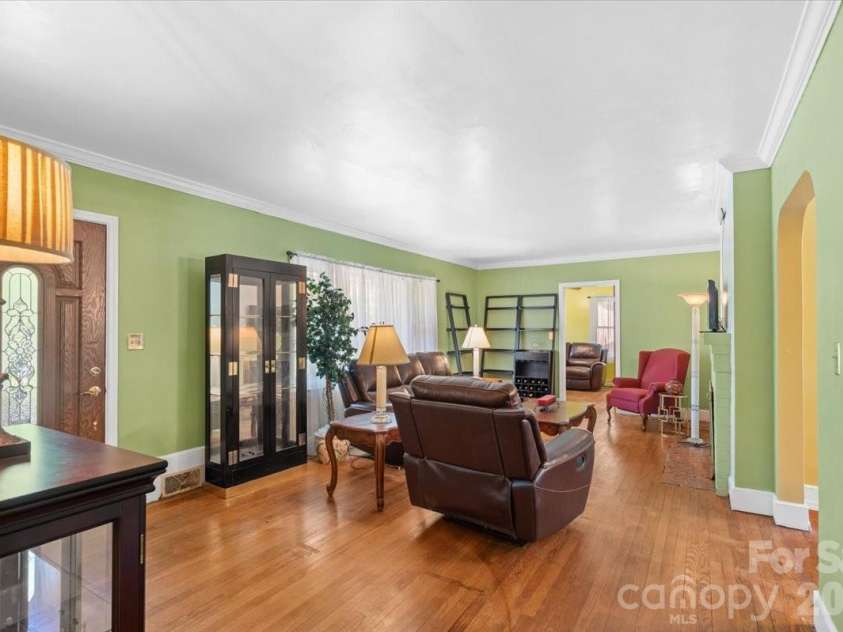 1720 Flynwood Drive, Charlotte, NC 28205.  MLS# CAR4429718, YatesRealty ID 54625. 