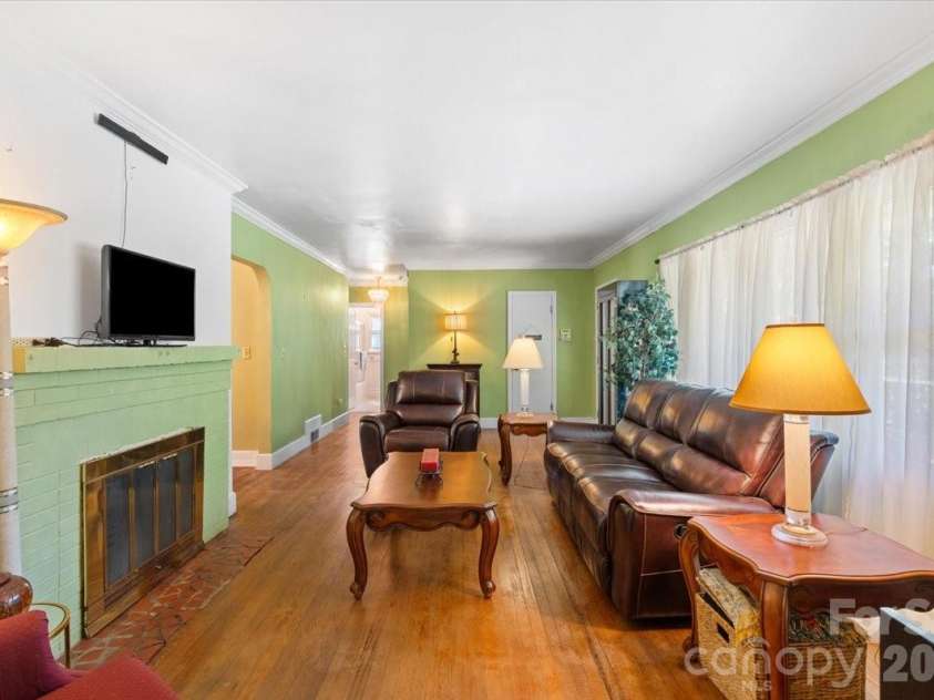 1720 Flynwood Drive, Charlotte, NC 28205.  MLS# CAR4429718, YatesRealty ID 54625. 