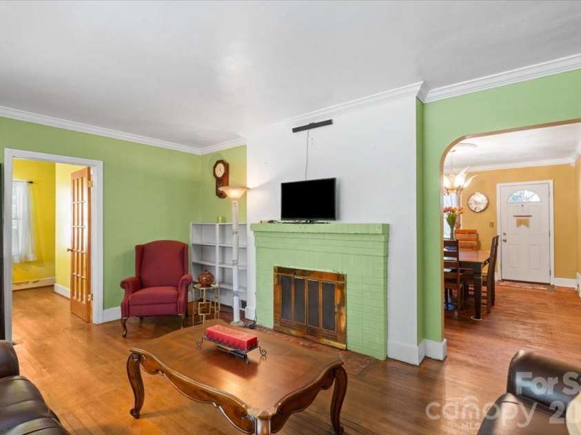 1720 Flynwood Drive, Charlotte, NC 28205.  MLS# CAR4429718, YatesRealty ID 54625. 