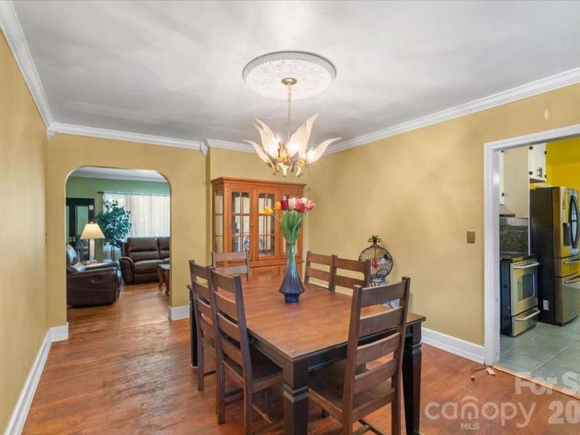 1720 Flynwood Drive, Charlotte, NC 28205.  MLS# CAR4429718, YatesRealty ID 54625. 